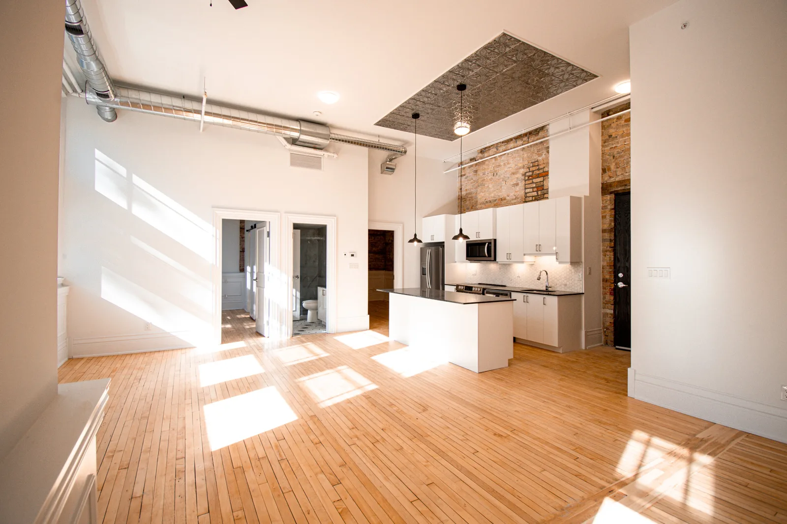 Macfarlane - Unit 208 — suite photo